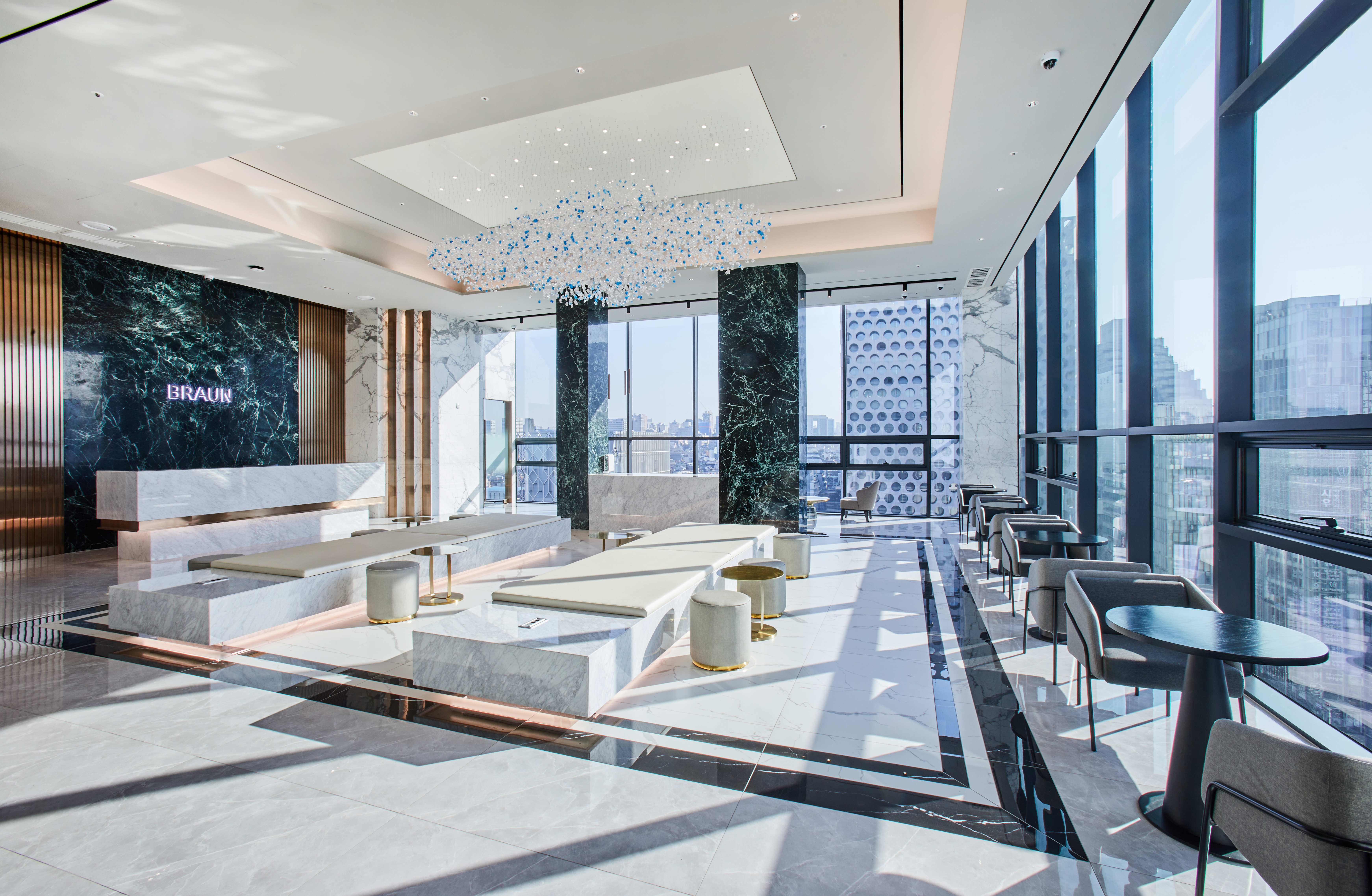 BRAUN Plastic Surgery twelfth-floor reception and waiting area